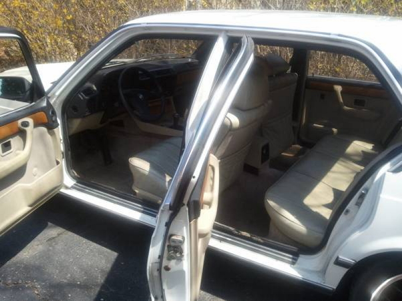 Illustration for article titled A 1984 BMW 745i Turbo for $2,800?